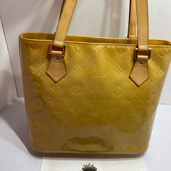 Louis Vuitton Houston in Vernis Yellow comes with dust bag. - Picture 11 of 11